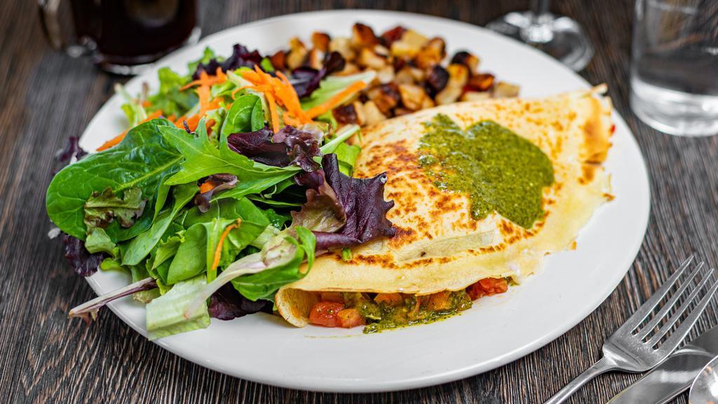 Pesto Crêpe · Chicken breast with mushrooms, tomatoes, roasted almonds, provolone cheese, feta cheese and pesto.