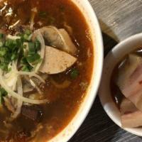 80. Bún Bò Hu / 香辣牛肉豬蹄豬血粉湯 · Large. Hot and spices beef soup with spaghetti noodle (pork leg, pork blood).