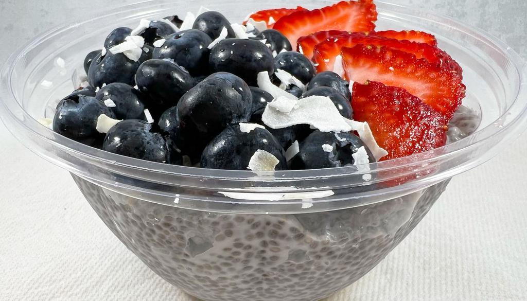 Coconut Chia Pudding · House-made chia pudding made with organic chia seeds, soaked overnight in coconut milk and served with fresh blueberries, strawberries and unsweetened coconut flakes.
.
🌱 Plant-based
✅ Free of dairy, eggs, gluten, peanuts, soy and tree nuts
🌏 Served using compostable materials