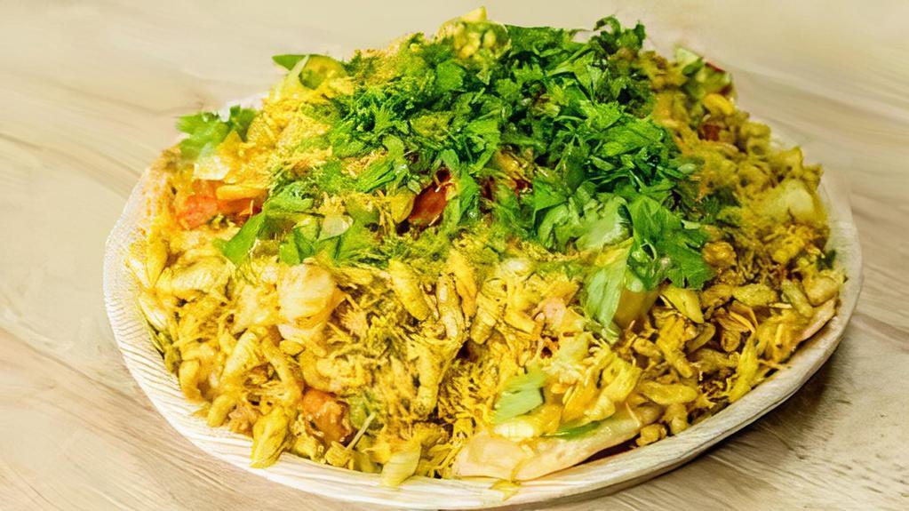 Bhel poori · Mixture of crispy wafers,indian noodles and puffed rice mixed with delicious chutney