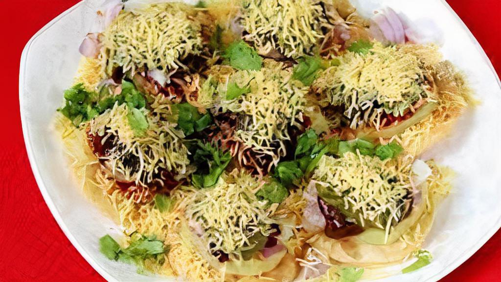Sev poori · Indian style noodles, crispy puffed wafer with chutney