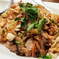 Kut Kyee Kaik (Burmese Chow Fun) · Hot and spicy. Burmese dish. Rice flat noodle, shrimp, chicken, squid, cabbage, carrot, mush...