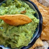 Guacamole / Guacamole · Salsa y chips. / Sauce and chips.