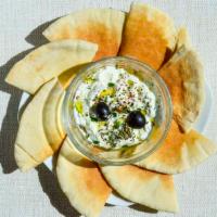 Labaneh · Creamy yogurt with garlic and mint