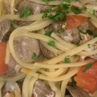 Family Style Linguini Con Vongole · Manila clams, white wine, garlic, extra virgin olive oil