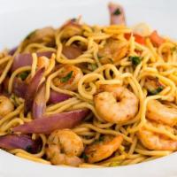 Tallarin de Camarones · Spaghetti served with stir fried shrimp, onions, tomatoes, cilantro and soy sauce.