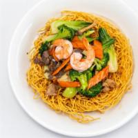 Mì xào thập cẩm/hải sản · Soft or crispy egg noodle with vegetables and choice of seafood or combination