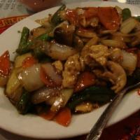 Hunan Velvet Chicken · Chicken breast sautéed with string beans, mushrooms, carrots, and onions in oyster sauce.