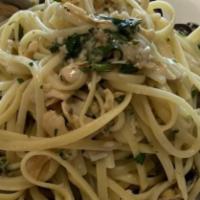 Linguini Vongole · Linguini pasta with clams in a garlic white wine sauce.