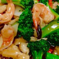 RAD NA · Sauteed rice noodles and broccoli in a house gravy sauce.  choose your choice of meat