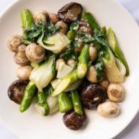 4 Seasons Vegetables · Seasonal. Asparagus, double mushrooms and bok choy.