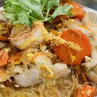 3. Pad-Woon-Sen · Stir-fried glass noodles with shrimp, chicken, egg, carrot, tomatoes and onion.