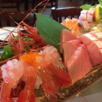 Deluxe Sashimi · Ten pieces of fresh raw fish.
