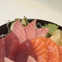 Combo Sashimi · Chef's choice 12 pieces.