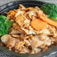 Pad See Yew · Thick noodle, chicken, egg, tofu, carrot and broccoli
