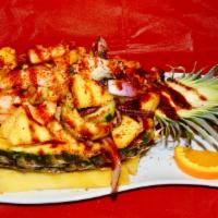 Piña United · Piña con Camarón cocido y pulpo con salsa de tamarindo./
Pineapple, cooked shrimp and octopu...