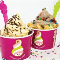 Duo Pack · Two regular frozen yogurt cups and four toppings.