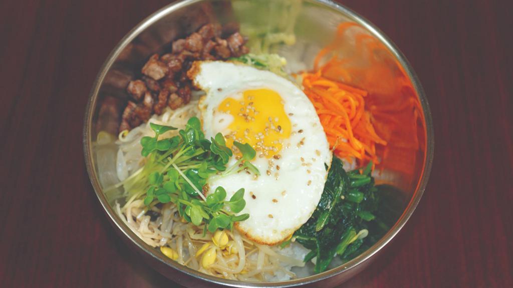 Bi Bim Bob with Beef | 비빔밥 · Steamed rice with beef and a variety of vegetables (carrots, spinach, mushrooms, bean sprouts, zucchini, and eggs) on top.