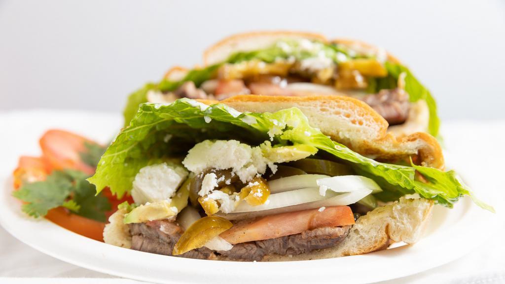 Torta Regular / Regular Mexican Sandwich · Su elección de carne, lechuga, tomate, cebolla, jalapeño y queso fresco, mayo. / Your choice of meat, lettuce, tomatoes, onions, jalapeños, fresh cheese and mayo.