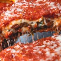 Pollo barbecue deep dish · Fresh tomatoes, barbecue sauce, chicken, red onions, Covered with Michelangelo special sauce...
