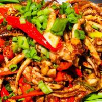 E17干锅鱿鱼须Griddled Squid Tentacles with Leek · Hot spicy.