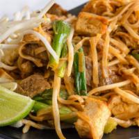 36. Pad Thai · Thin rice noodles, tamarind, egg, tofu, beansprouts, green onions, peanuts, and choice of pr...