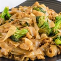 38. Pad Se-ew · Thick rice noodles pan fried with light soy sauce, eggs, broccoli, with a choice of meat.