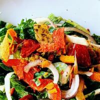 Jardin · Spring mix, romaine, cherry tomatoes, red onions, red bell peppers, jicama, exotic chips, ci...