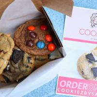 Classic Half Dozen w/ Seasonal · 2 Cookiez N Cream, 2 Chocolate Chip, 2 Seasonal