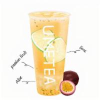百香金桔 / Passion Fruit & Orange Green Tea with Aloe · Passion fruit jasmine green tea with kumquat. 700cc.