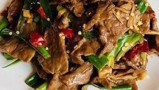 蒙牛 Mongolian Beef · lightly spicy