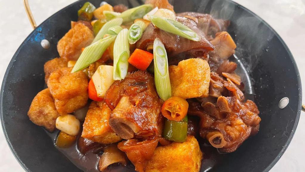 Fried Tofu with Pork Feet · 油豆腐闷猪脚