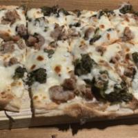 Salsiccia & Friarielli · Italian sausage, broccoli rapini and fresh mozzarella.