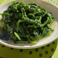 F9. Spinach with Garlic Sauce · 