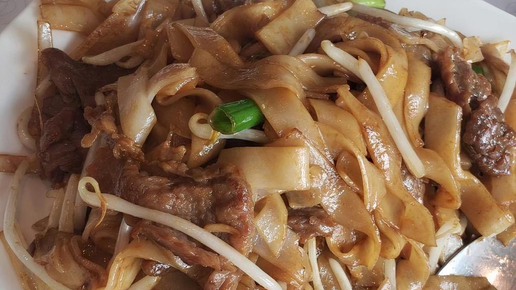 Beef Chow Fun · Chow fun noodles with stir fried beef, assorted vegetables and green onions.