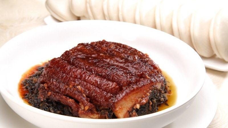 农家咸烧白 · Steamed Pork Belly with Preserved Vegetables