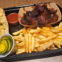 Burnt Ends Combo Meal · Smoked Burnt Ends Boxed Meal - Includes choice of side, garlic bread, sauce and fixins