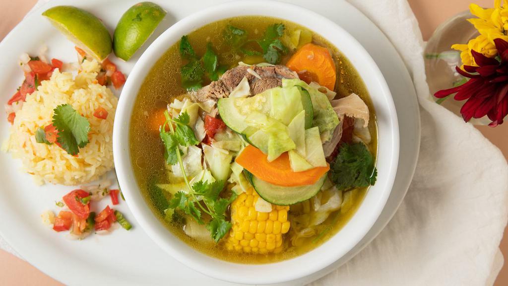 Sopa de Res · Beef soup and fresh vegetables with rice