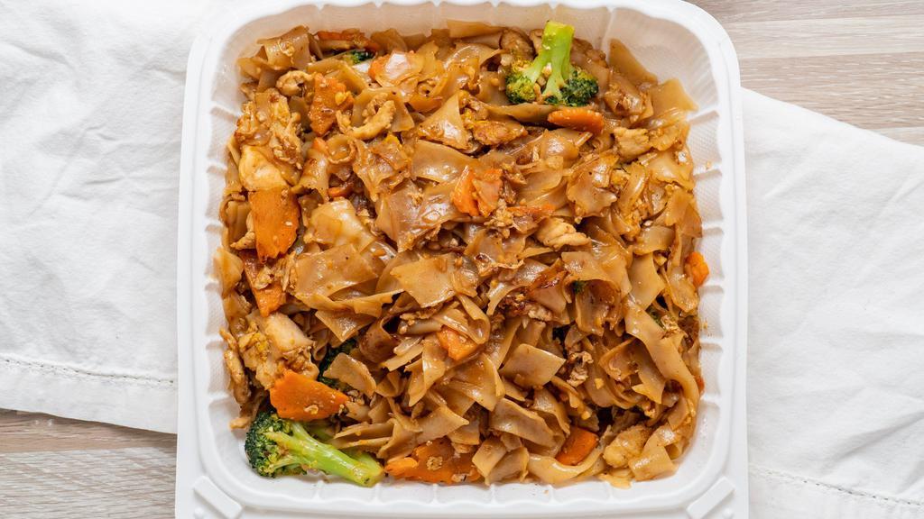 Pad See-Ew Noodle · Pan-fried flat rice noodle with egg, broccoli, and carrot in sweet soy sauce.