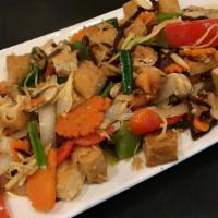Pad Ginger · Sautéed with ginger, tomatoes, carrots, and bell peppers.