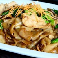 Phad Se Ew · Your choice of chicken, beef or pork stir fried with large rice noodles, light sweet soy sau...
