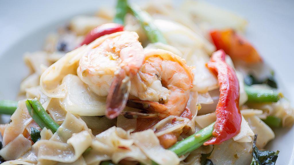 Pad Ke Mao · Spicy. Wide rice noodle stirfried with prawns, onion, green bean, tomatoes, red bell pepper, Thai basil and spicy garlic sauce.