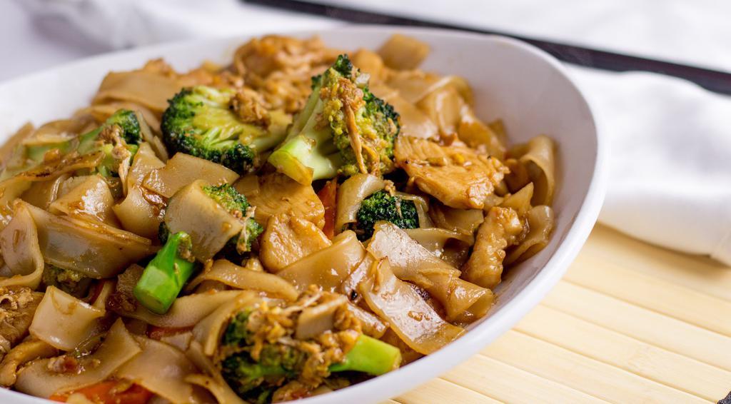 Pad See-Ew · Fresh flat pan-fried noodles with broccoli, carrots and egg.