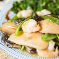 Portobello Mushroom w/ Shrimp · Fresh portobello mushroom sauteed w/ prawns in oyster sauce and white wine. Served w/ fresh ...