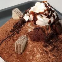 Chocolate Bingsoo · Chocolate powder, Oreo powder, brownie, wafer, chocolate sauce and whipped cream.