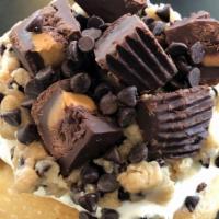 Wake and No Bake · Vanilla frosting topped with cookie dough , peanut butter cups, and chocolate chips.