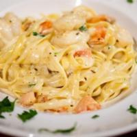 Fettuccine Con Gamberi · Fettuccine cooked with prawns and fresh tomatoes  In a cream sauce