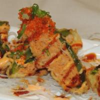 super volcano · in: jalapeno, crab, creamcheese/out: deep fried, tobiko, scallions.