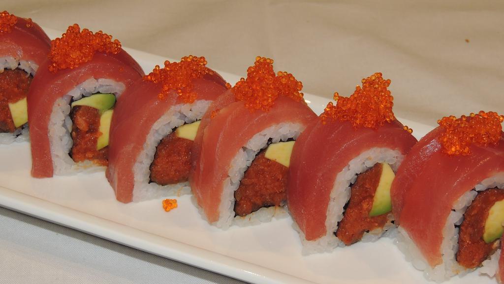 Hawaiian Roll · In: Spicy tuna, avocado / Out: Tuna, tobiko