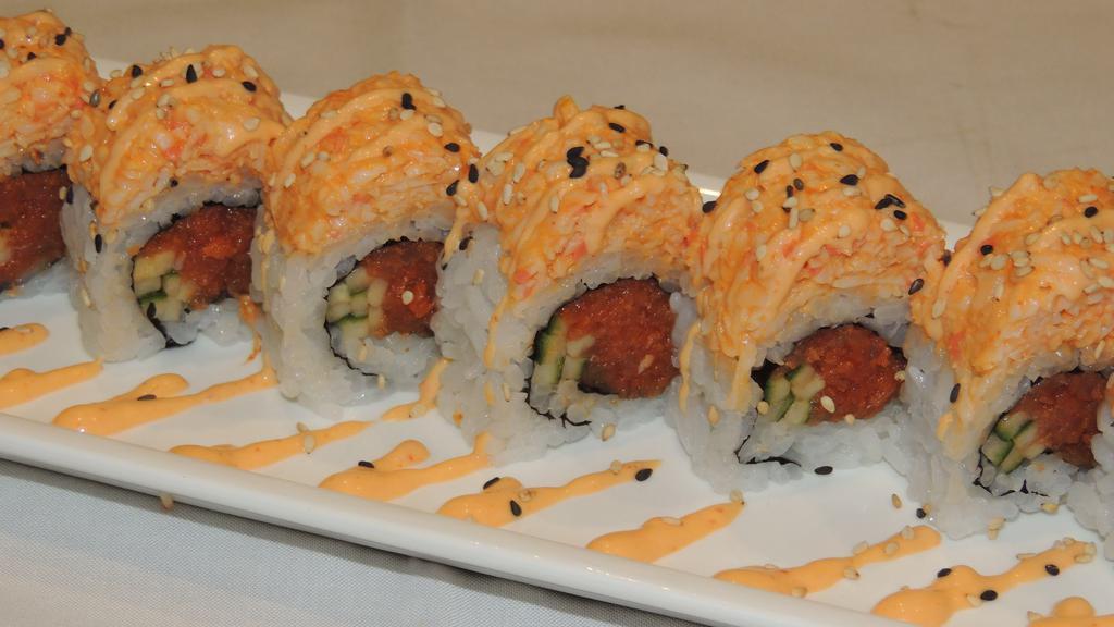 Lewelling Roll · In: Spicy tuna, cucumber / Out: Spicy crab